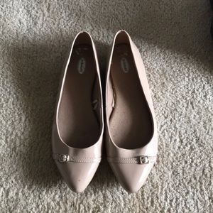 Dr. Scholl’s beige flats